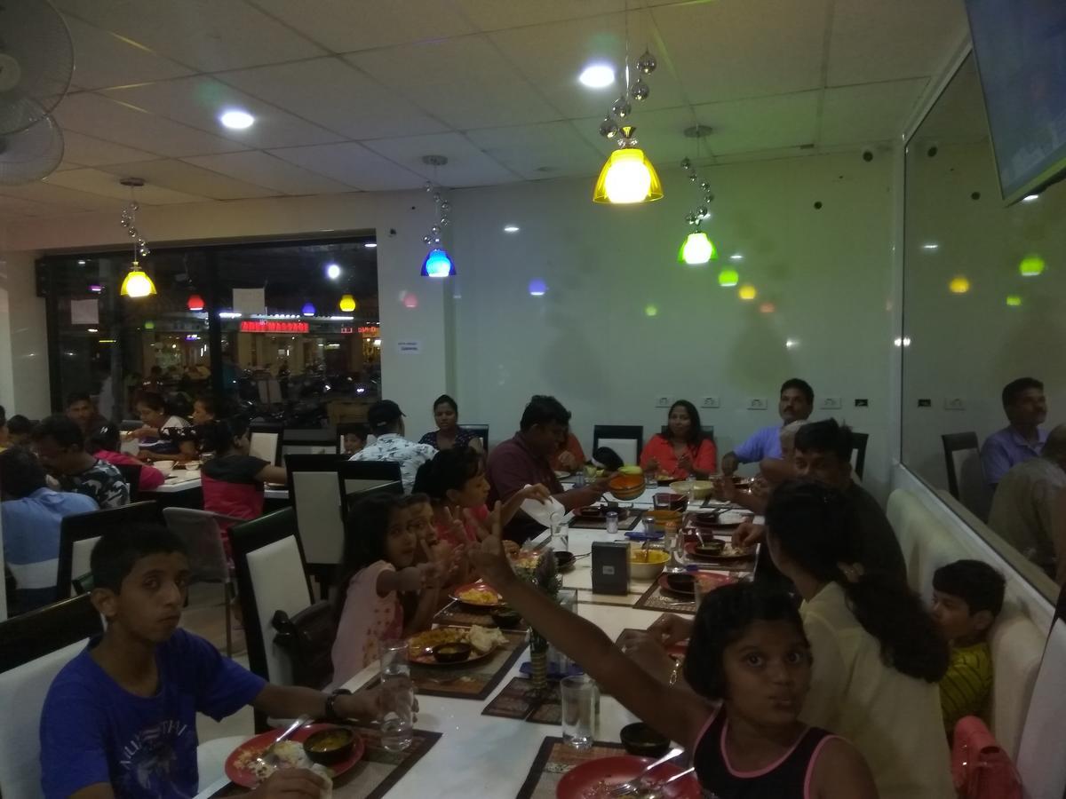 Hari Om Delhi Darbar Hotell Pattaya Exteriör bild